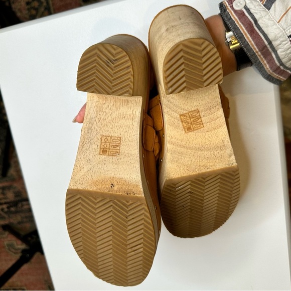 J. Crew Suede Wooden Clogs Womens Size 7.5 Camel Brown Heeled‎ Slip On Shoes - Picture 5 of 5